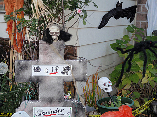 Another tombstone - 2009 Halloween